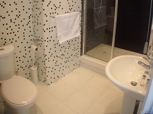 Broad Oaks B&B Solihull Ngoại thất bức ảnh